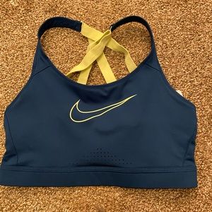 Nike sports bra medium